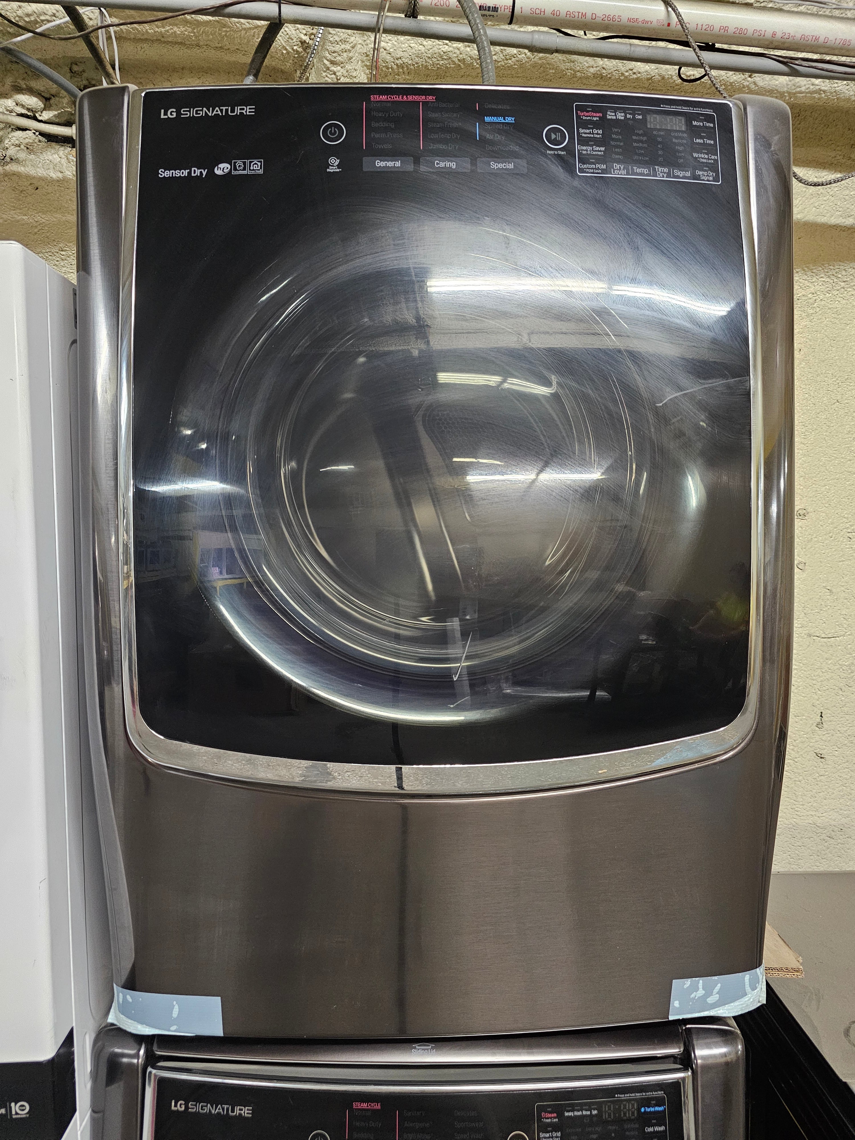 LG - SIGNATURE 9.0 Cu. Ft. Smart Gas Dryer with Steam and Sensor Dry - Black stainless steel